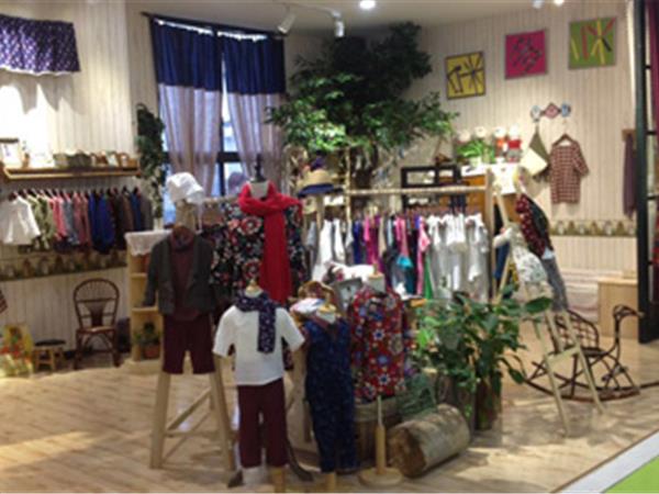 咪多咪彩青少年装店铺展示