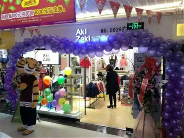 艾可艾奇时尚童装店铺展示