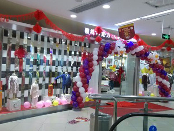 樱桃巧克力时尚童装店铺展示