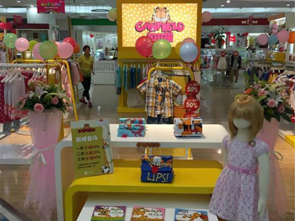 加菲猫时尚童装店铺展示