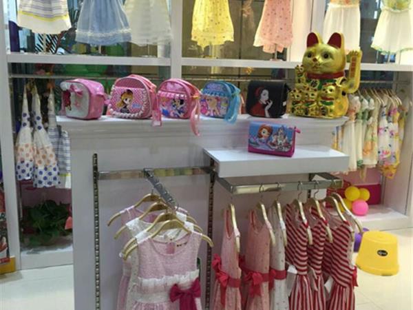 蜜比琪韩版童装店铺展示
