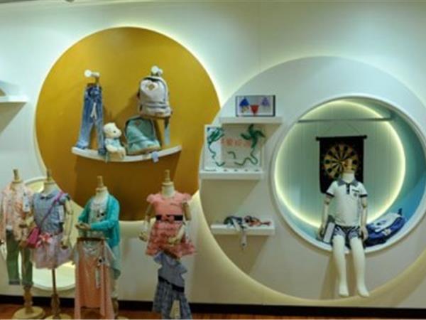 比比安时尚童装店铺展示
