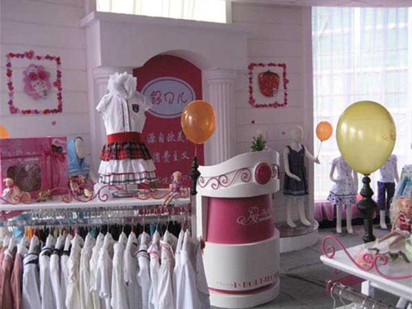 舒贝儿时尚童装店铺展示
