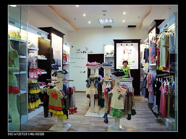 卡拉贝贝青少年装店铺展示