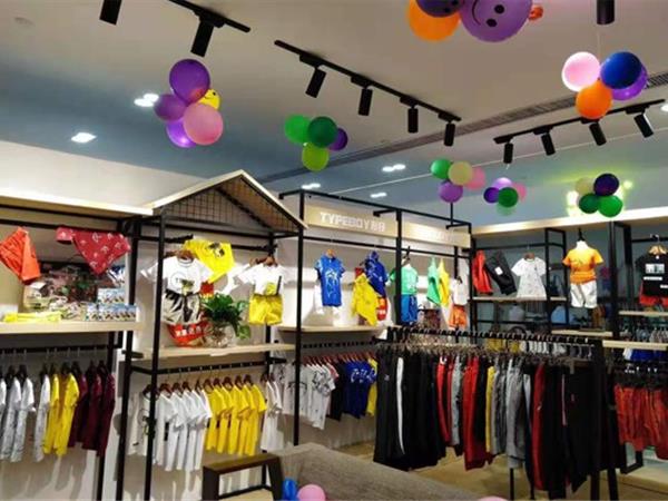 TYPEBOY 形仔青少年装店铺展示