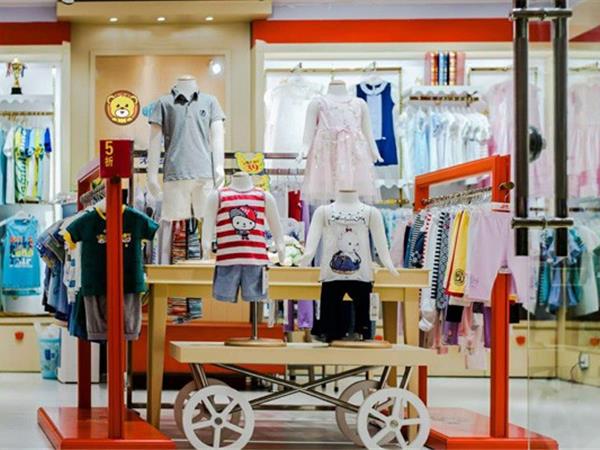 嘀咕熊时尚童装店铺展示