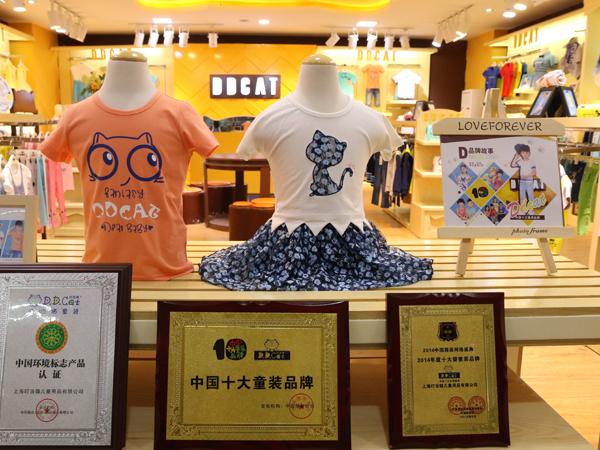 叮当猫潮牌店铺展示
