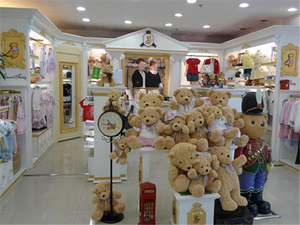 精典泰迪时尚童装店铺展示