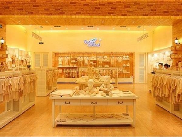 本色棉婴童装店铺展示