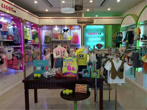 力果青少年装店铺展示