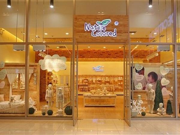 本色棉婴童装店铺展示