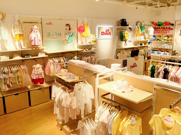 雀氏婴童装店铺展示