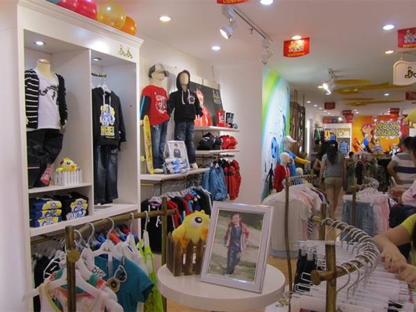 小鸟嘟比时尚童装店铺展示