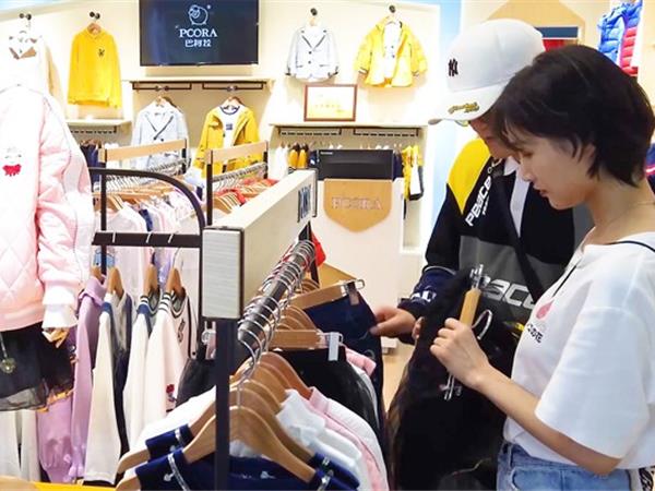 巴柯拉时尚童装店铺展示