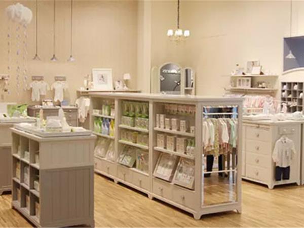 丽婴房婴童装店铺展示