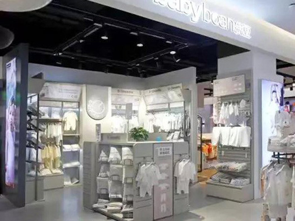 亲豆婴童装店铺展示