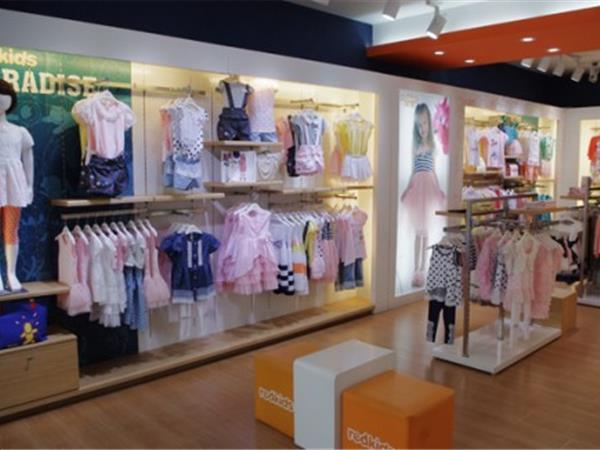 redkids时尚童装店铺展示
