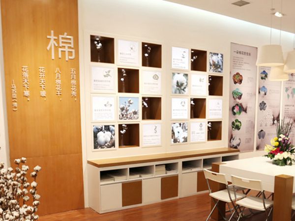 全棉时代婴童装店铺展示