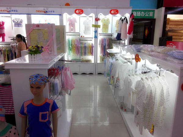 卓儿婴童装店铺展示