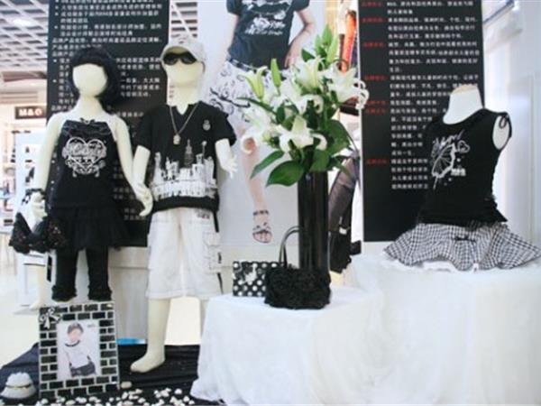 M&Q时尚童装店铺展示