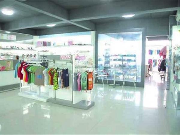 米娜时尚童装店铺展示