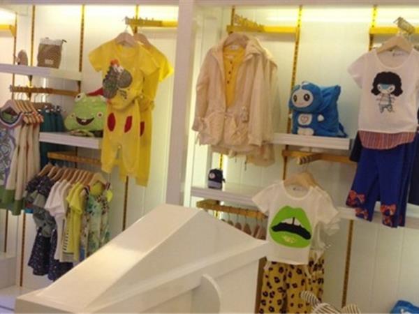 宝贝丫榜样时尚童装店铺展示