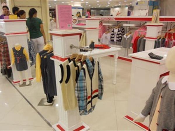 姗可诗格文时尚童装店铺展示