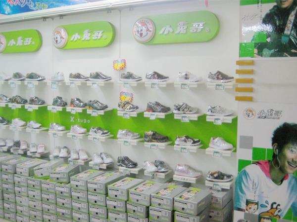 小兔哥婴童装店铺展示