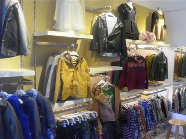 EM7时尚童装店铺展示