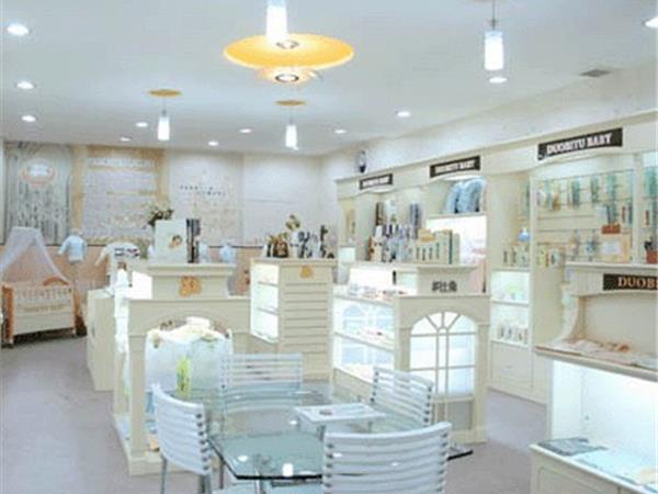 多比兔婴童装店铺展示