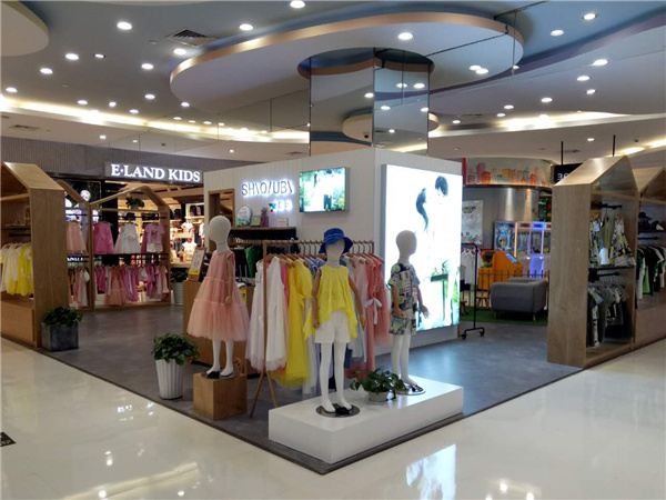 史丘比时尚童装店铺展示