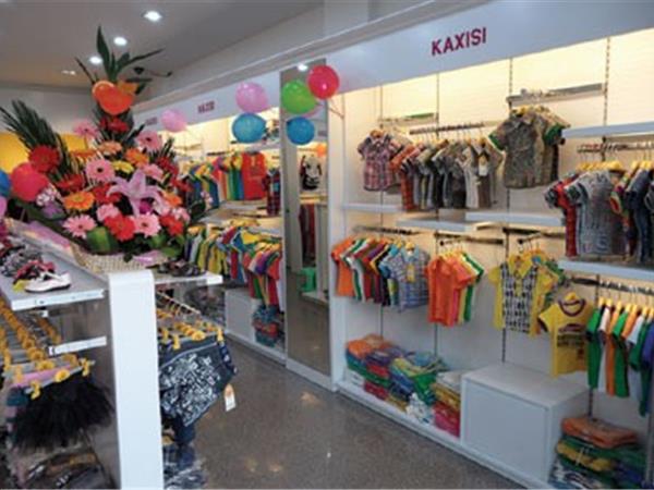 卡西思婴童装店铺展示