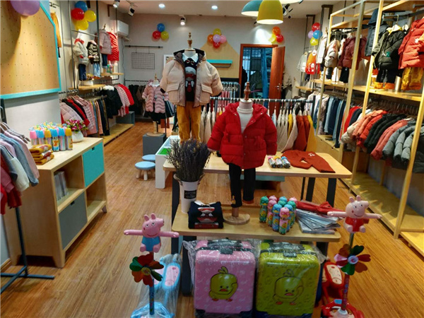 囧小孩青少年装店铺展示