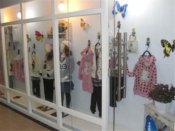 美孩子青少年装店铺展示