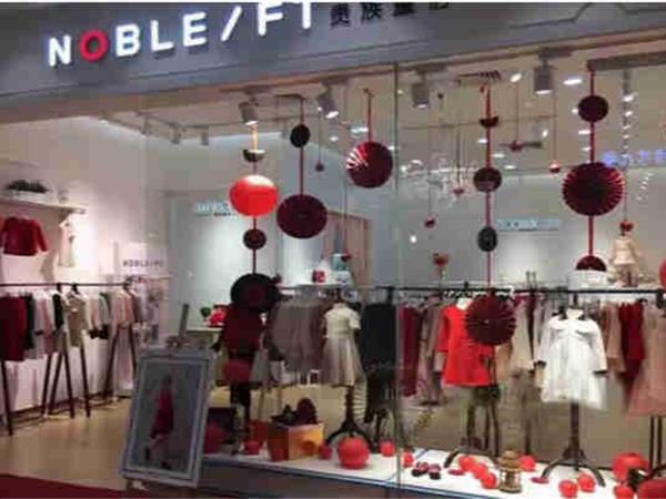 贵族童话时尚童装店铺展示