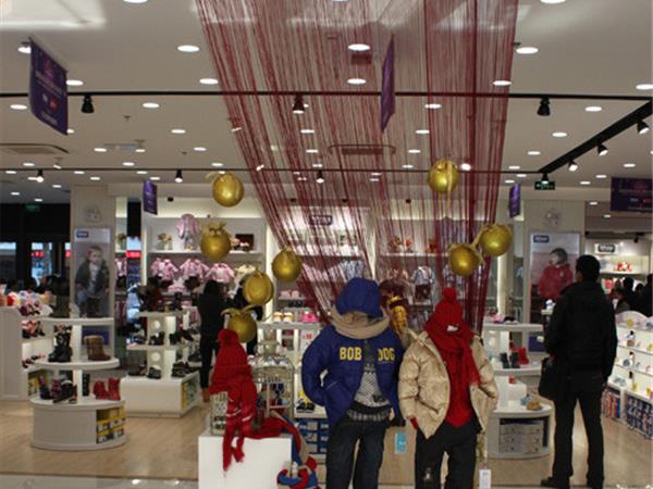 巴布狗时尚童装店铺展示