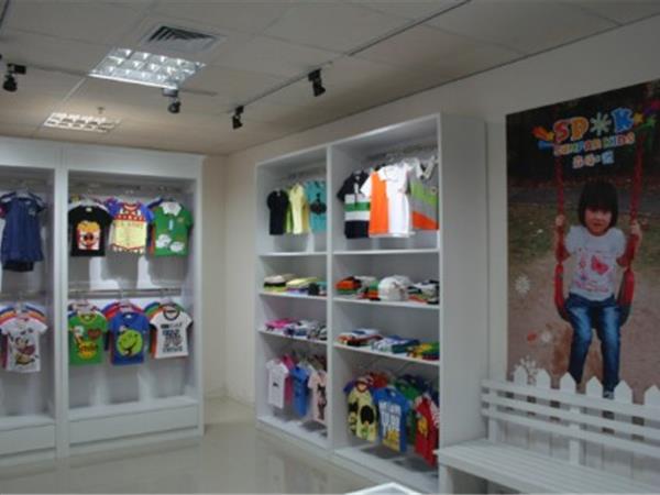 森柏阮时尚童装店铺展示