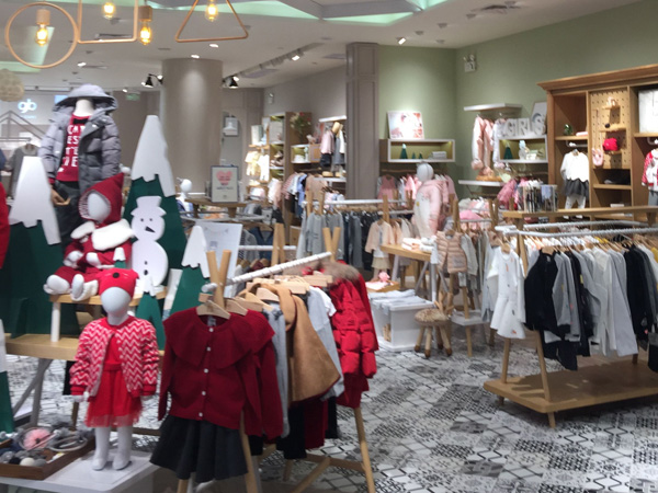 巴柯拉时尚童装店铺展示