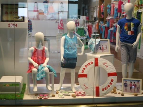 雀太郎青少年装店铺展示