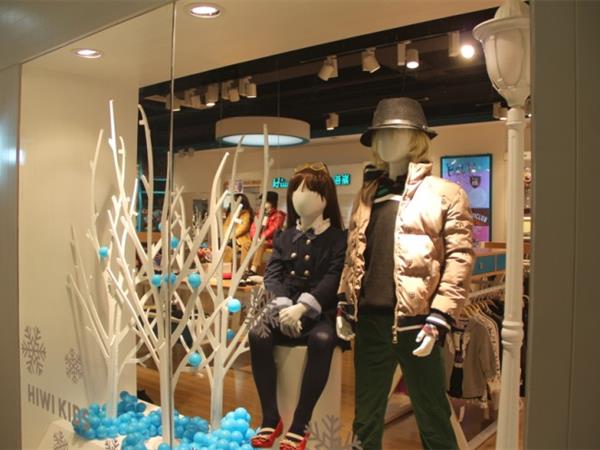 海崴时尚童装店铺展示