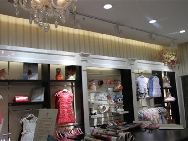 米芝儿婴童装店铺展示
