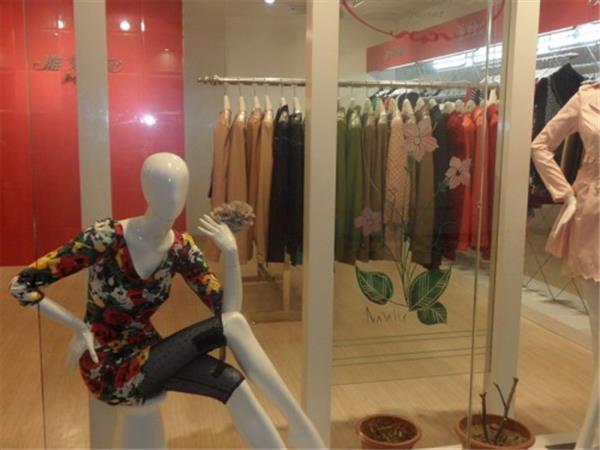 安宝儿婴童装店铺展示