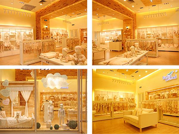 本色棉婴童装店铺展示