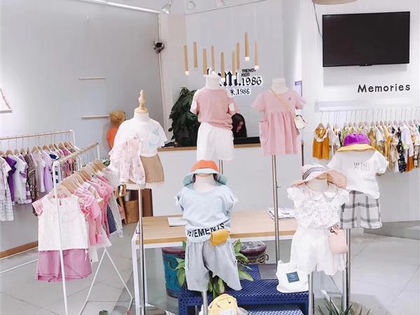 洛小米青少年装店铺展示