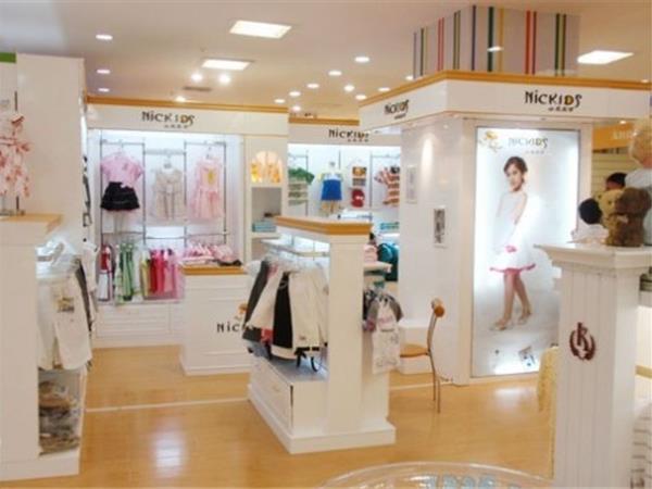 小虎尼可时尚童装店铺展示
