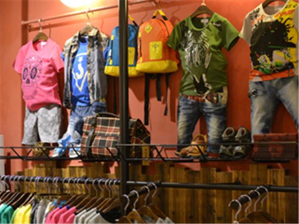 快活龙时尚童装店铺展示