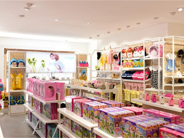 唛吉乐时尚童装店铺展示