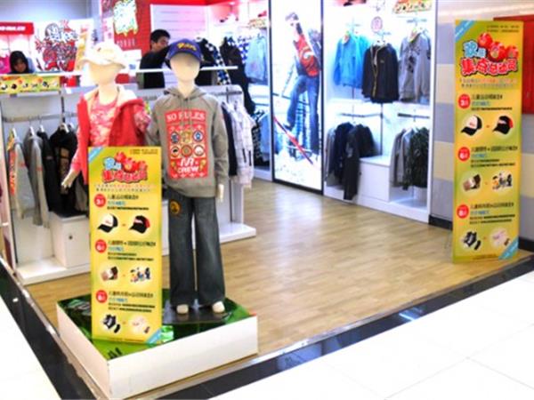 诺路斯时尚童装店铺展示
