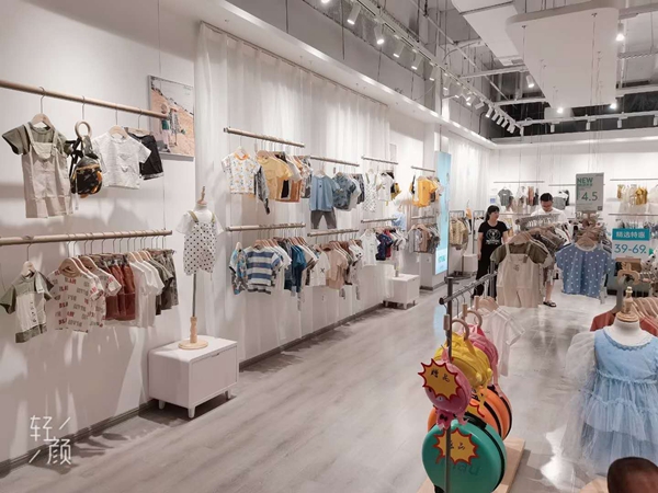奕玛青少年装店铺展示