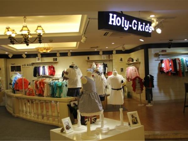 好理吉时尚童装店铺展示